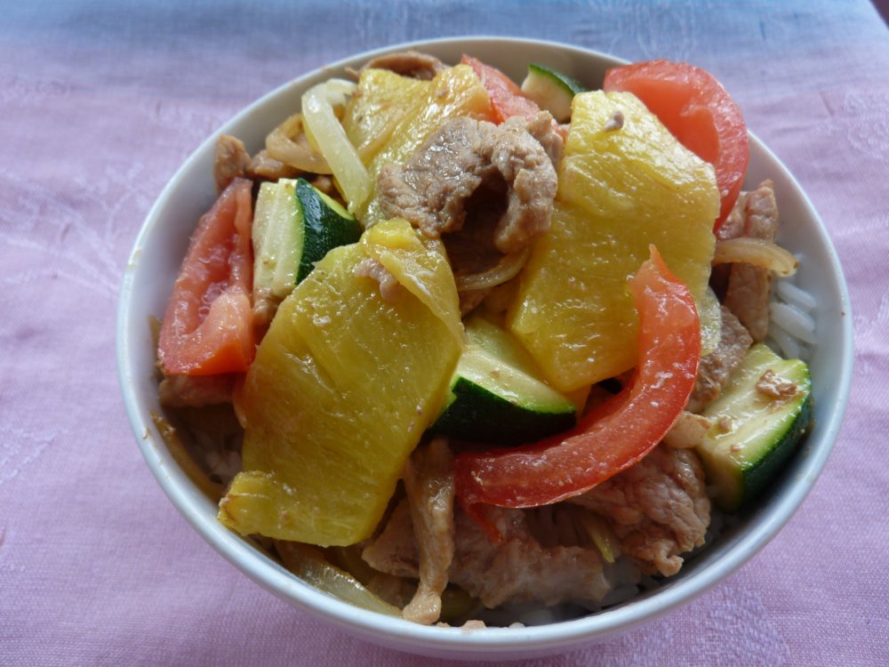 Bœuf ou crevettes ou poulet&nbsp;: sauté à l’ananas.