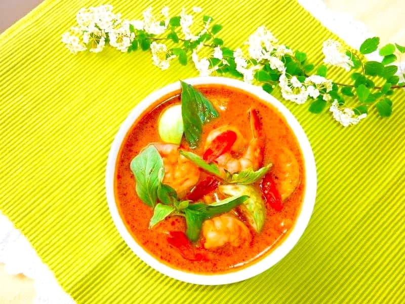Curry rouge&nbsp;: crevettes ou poulet ou bœuf ou tofu.