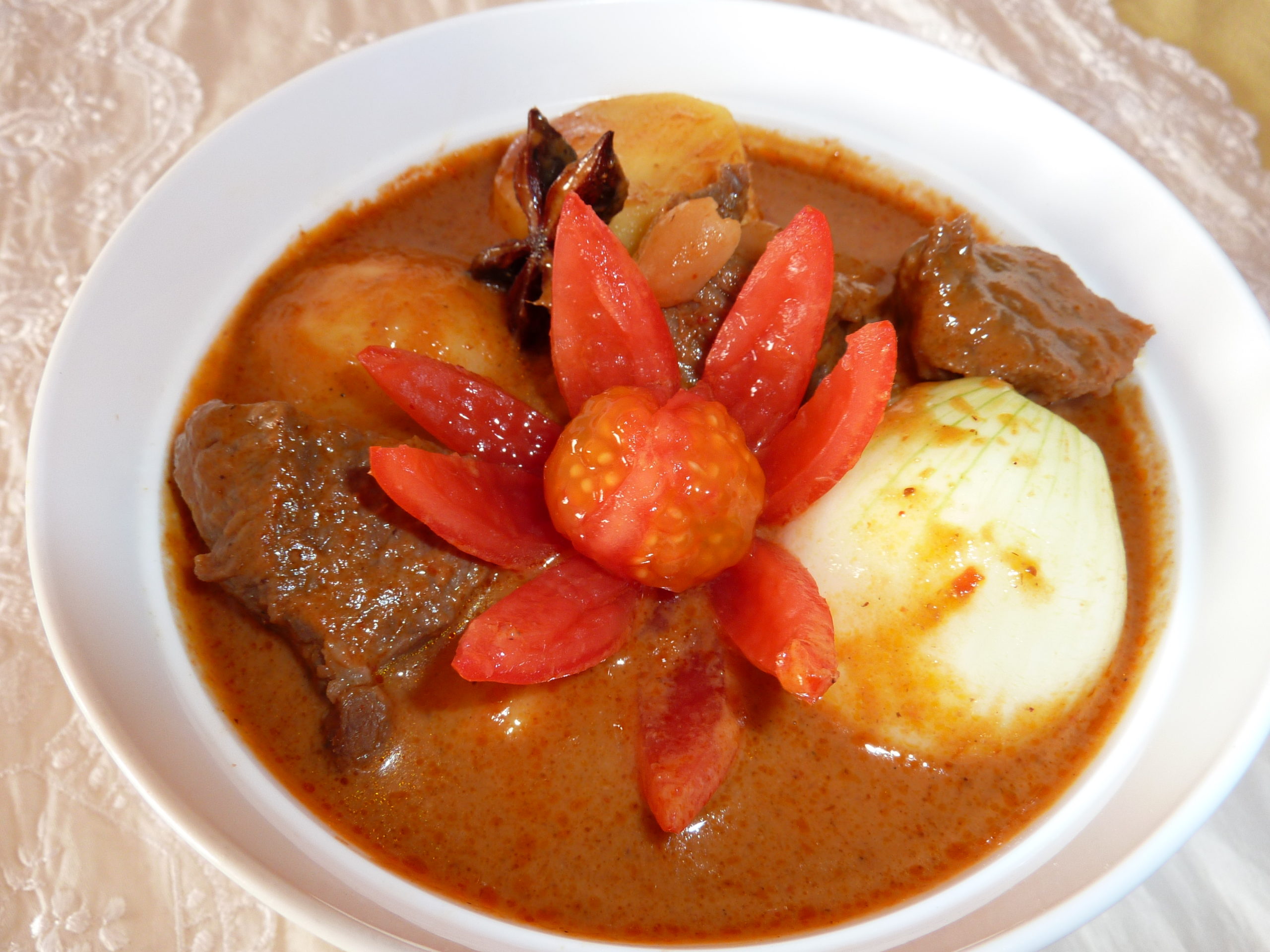 Curry massaman&nbsp;: bœuf ou poulet ou tofu.