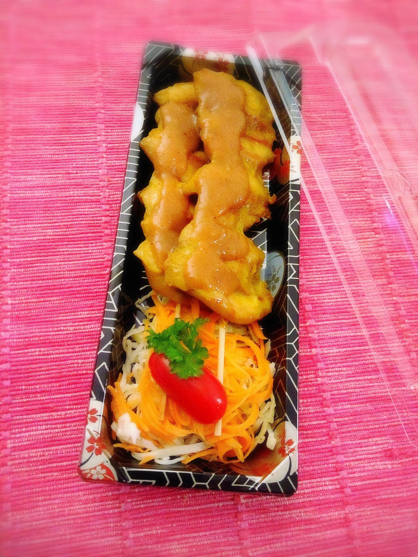 Brochettes de poulet satay.