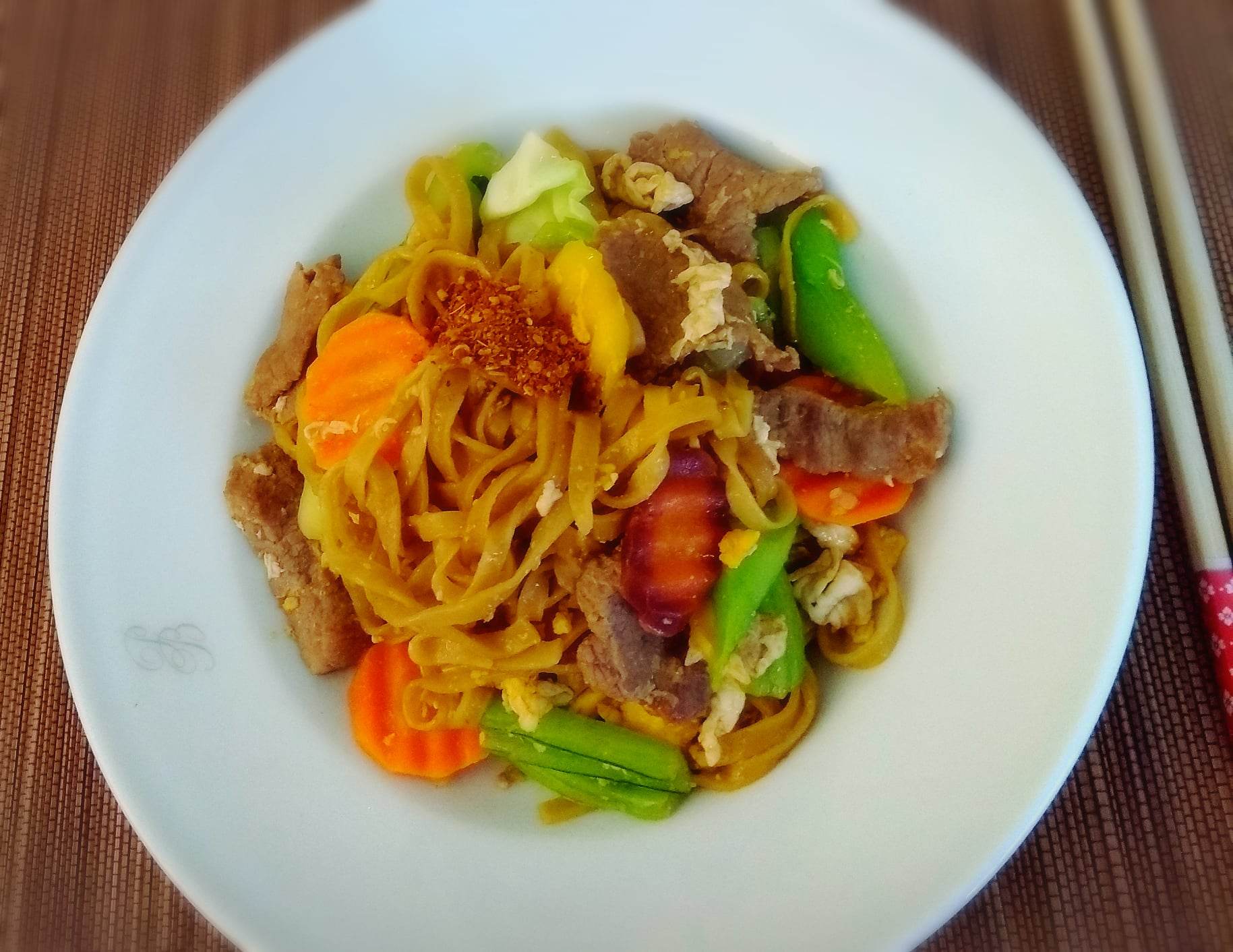  Pad see Ew ( Sauté à la sauce soja noire )&nbsp;: bœuf ou poulet ou crevettes ou tofu.